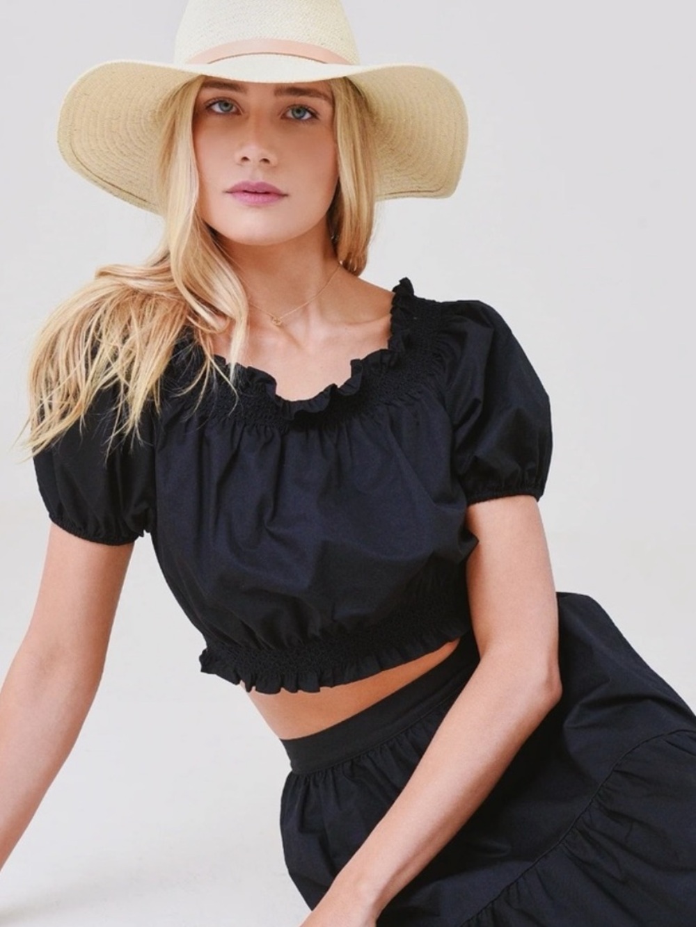 XiRENA Black Emelia Cropped Poplin Smocked Top Size Medium